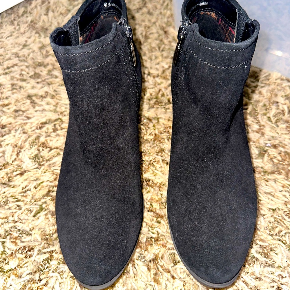 Women Blando waterproof ankle boot, color is black